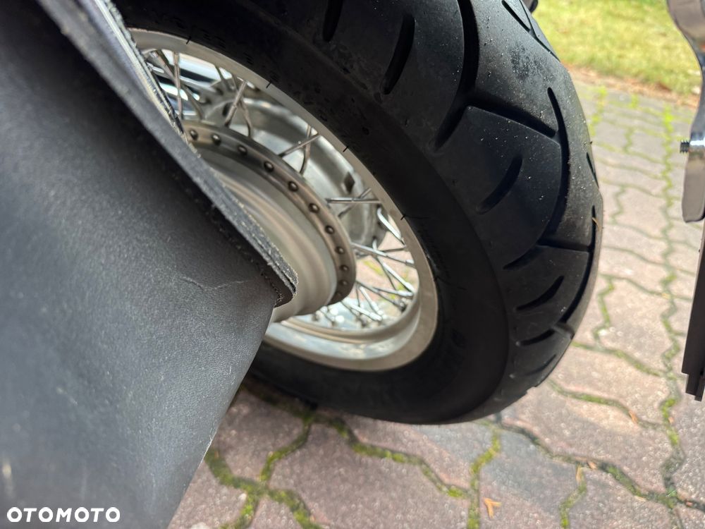 Suzuki Intruder - 13