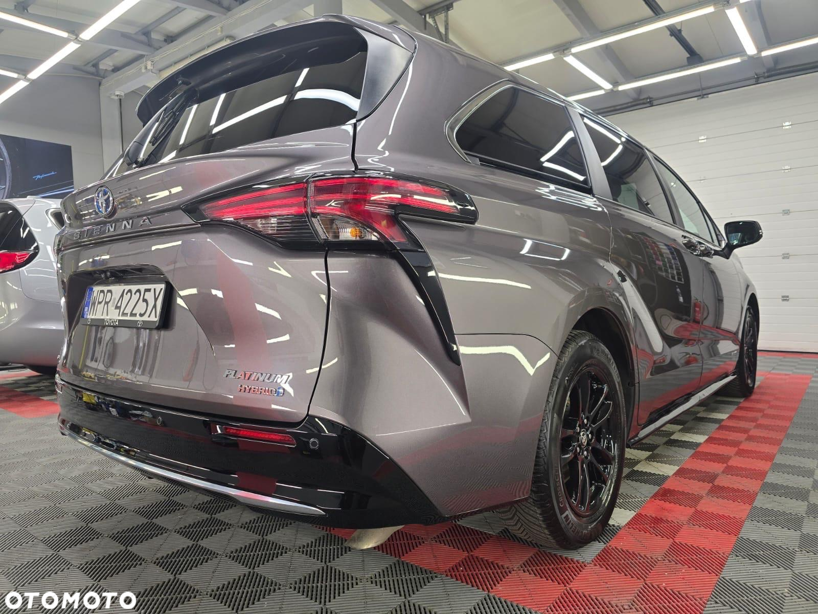 Toyota Sienna - 18
