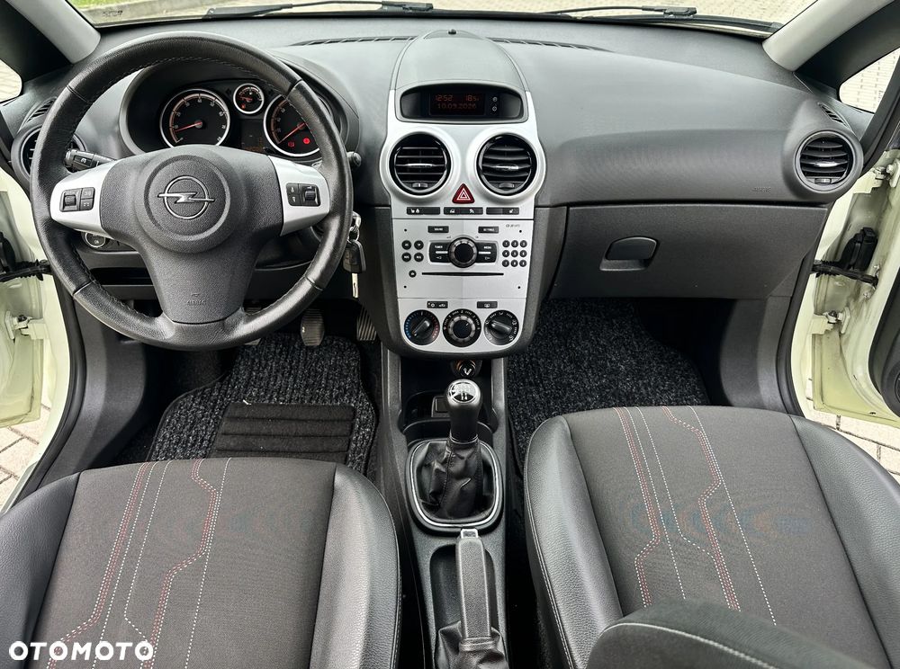Opel Corsa 1.4 16V 150 Jahre - 10
