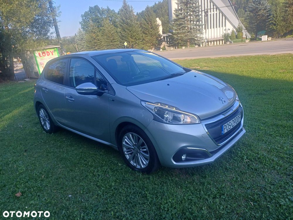 Peugeot 208 - 1