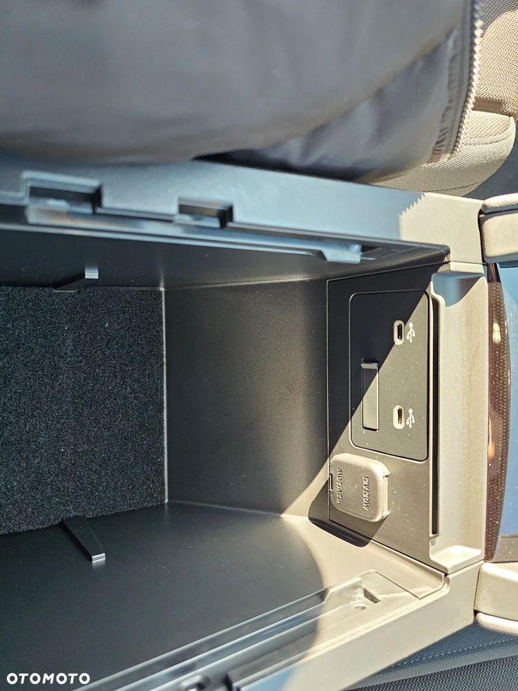 Mazda 3 e-SKYACTIV-G 140 M HYBRID EXCLUSIVE-LINE - 24