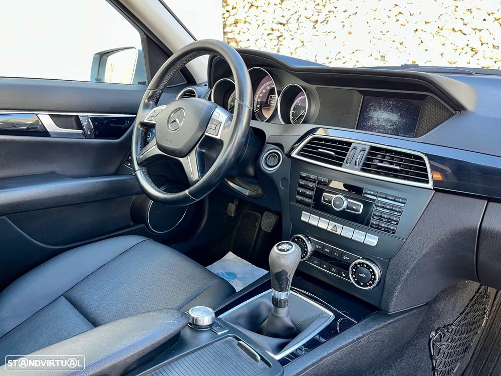 Mercedes-Benz C 180 CDi Avantgarde BlueEfficiency - 32