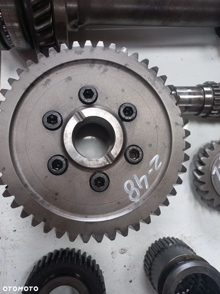 Części skrzyni DEUTZ FAHR DX kosz napęu,przystawka,koło zębate,wałek wom,sprzęgłowy04357784,wsteczny bieg,synchronizator 1-2,3-4,przesówka,nakładka synchronizatora,pierścienie,hamulce,04382316,04359887,04401332,04334390,48z,04335002,04383368,dx 140,160 - 3
