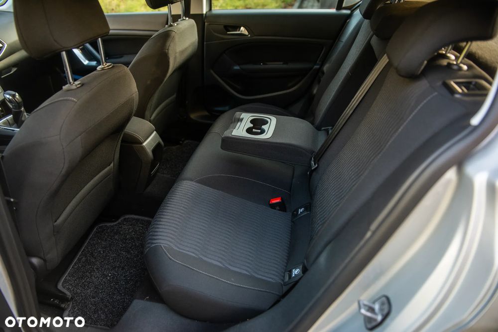 Peugeot 308 1.2 PureTech Access EU6 - 17