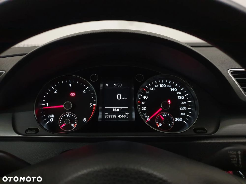 Volkswagen Passat 2.0 TDI Highline - 8