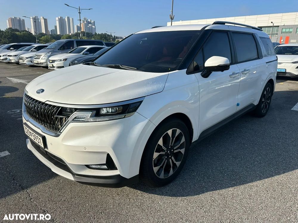 Kia Carnival - 1