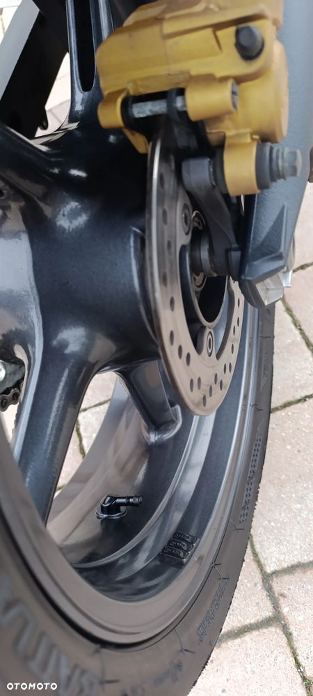 Triumph Street Triple - 22