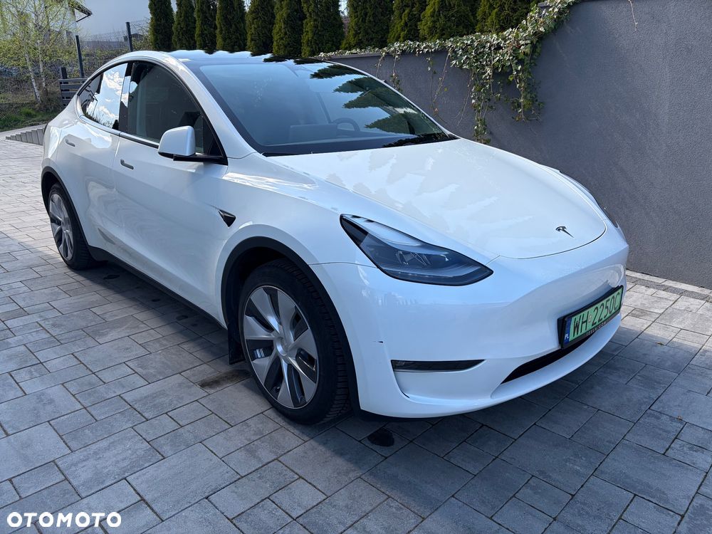 Tesla Model Y - 2