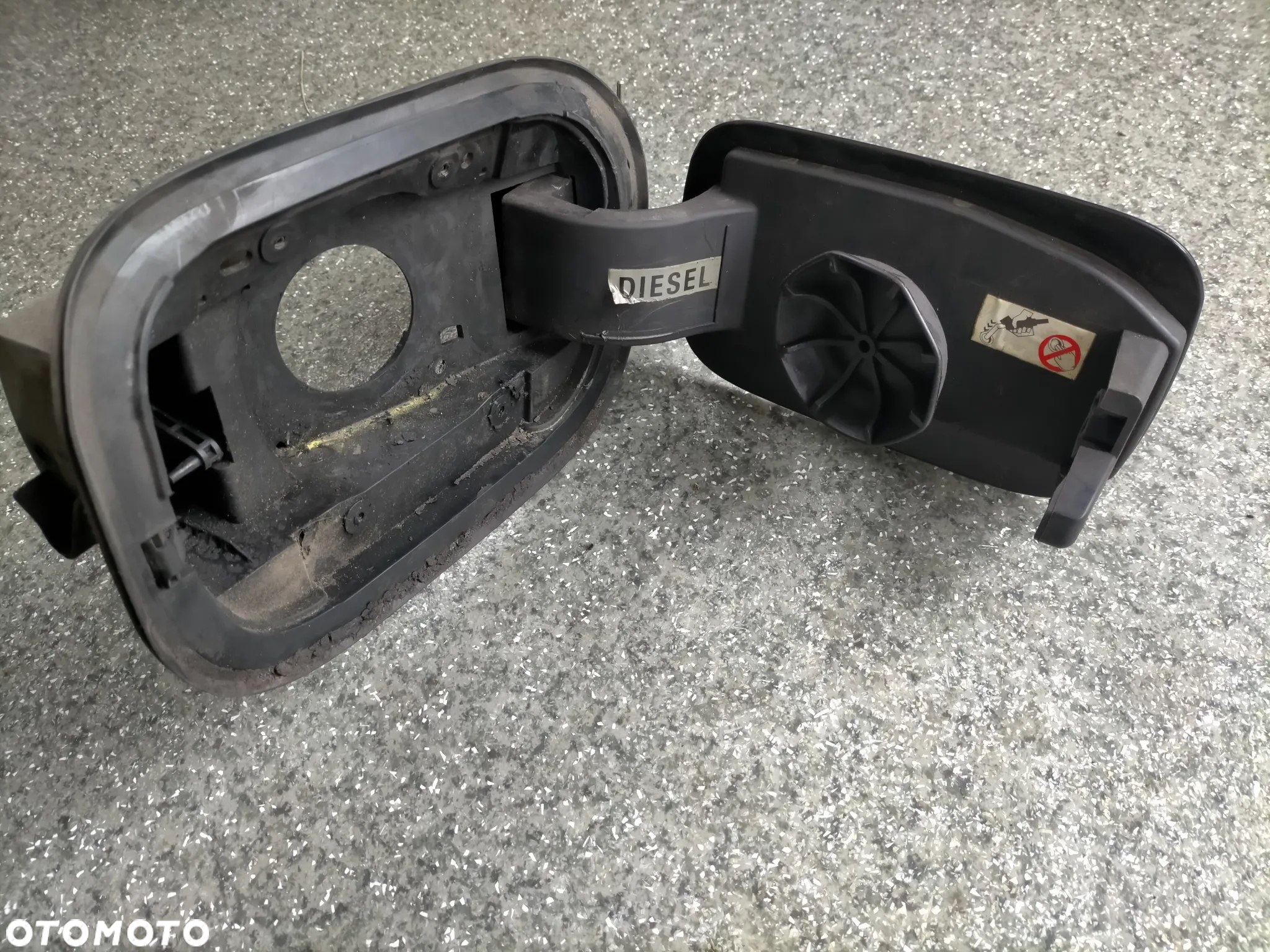 KLAPKA WLEWU PALIWA RENAULT LAGUNA III NV676 CZARNA hatchback - 3