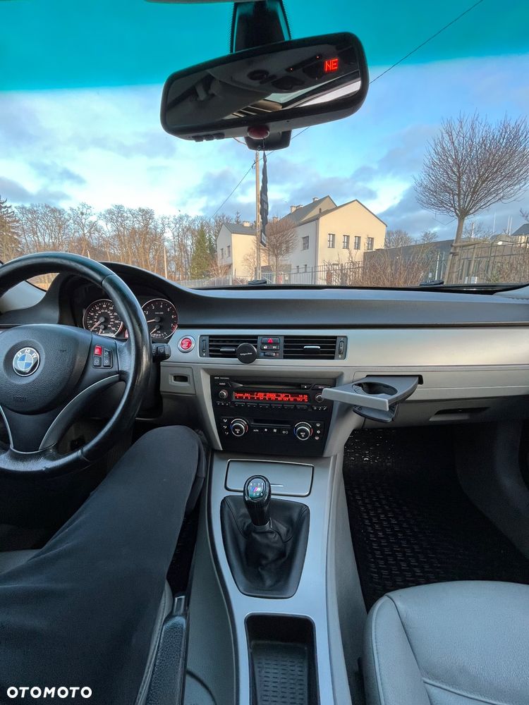 BMW Seria 3 330i - 14