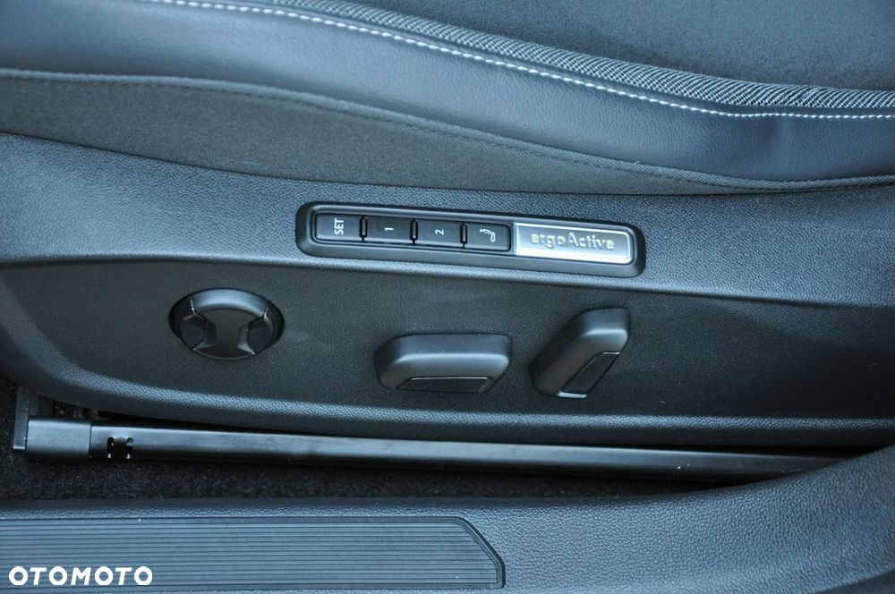 Volkswagen Golf 1.5 eTSI OPF DSG Style - 11