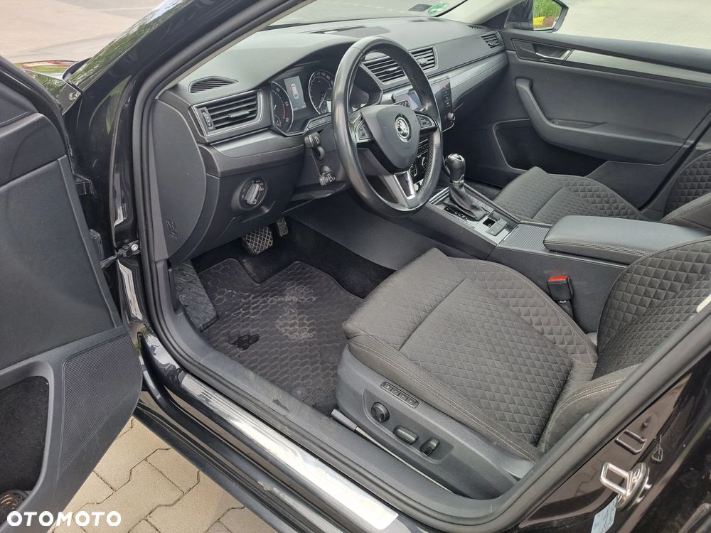 Skoda Superb 2.0 TDI DSG Premium Edition - 9