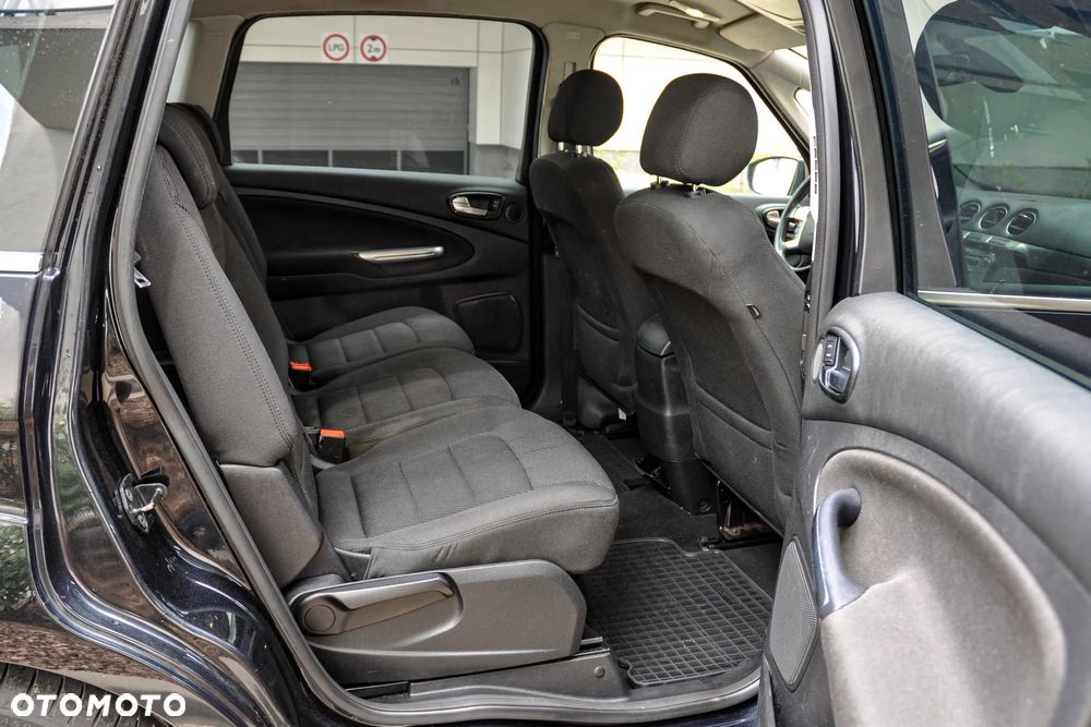 Ford S-Max - 12