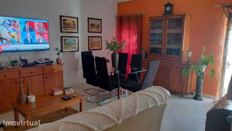 Apartamento T3 localizado na freguesia de Estômbar Parchal - Grande imagem: 4/12