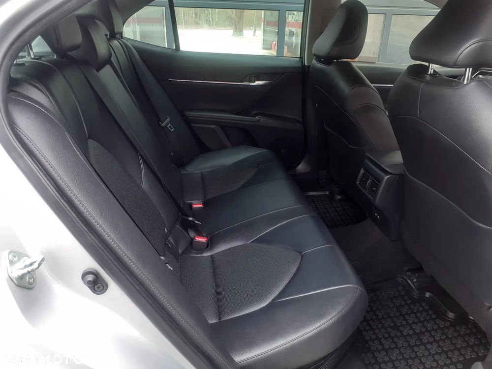 Toyota Camry 2.5 Hybrid Executive CVT - 24