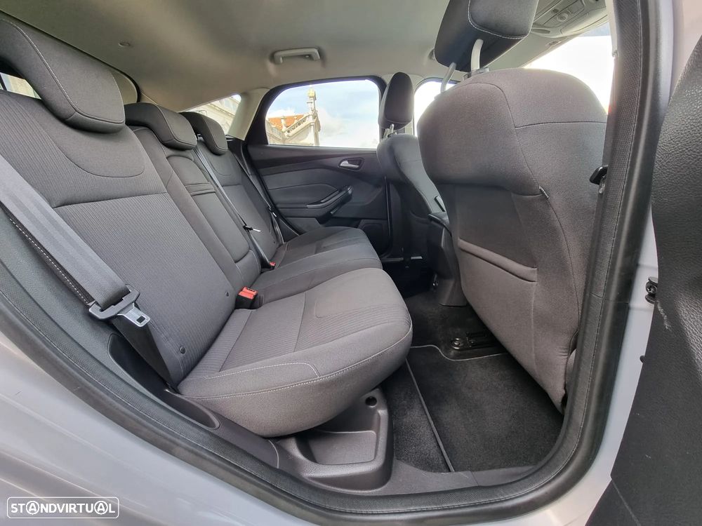 Ford Focus 1.6 EcoBoost S&S Titanium - 6