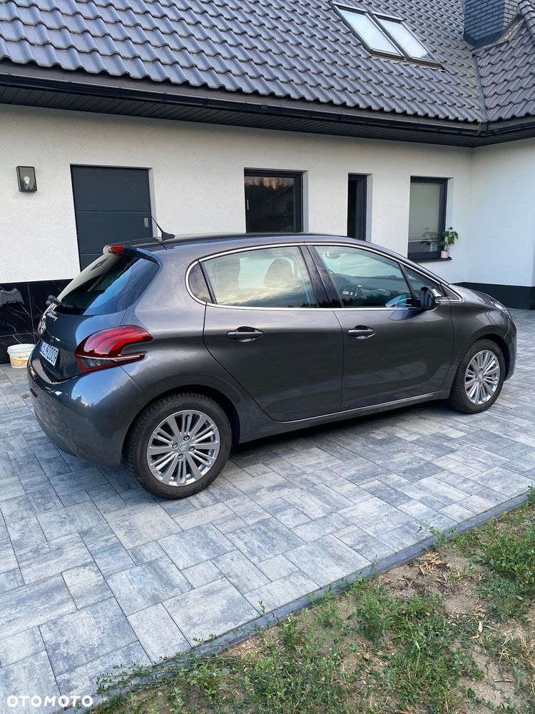 Peugeot 208 1.2 PureTech GPF Allure S&S - 6