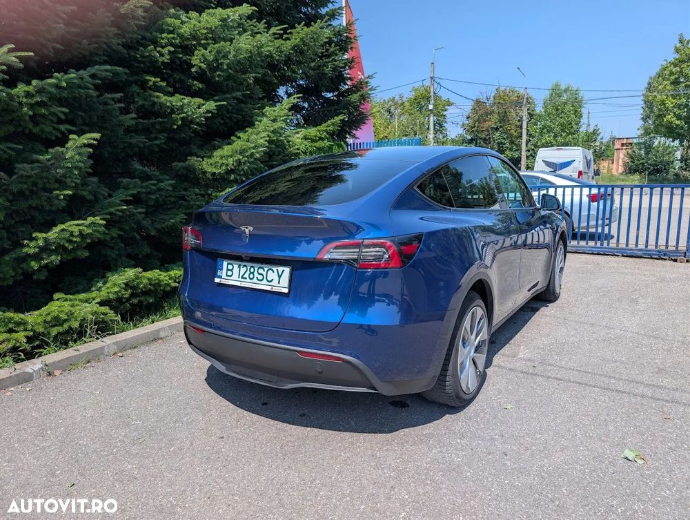 Tesla Model Y - 6