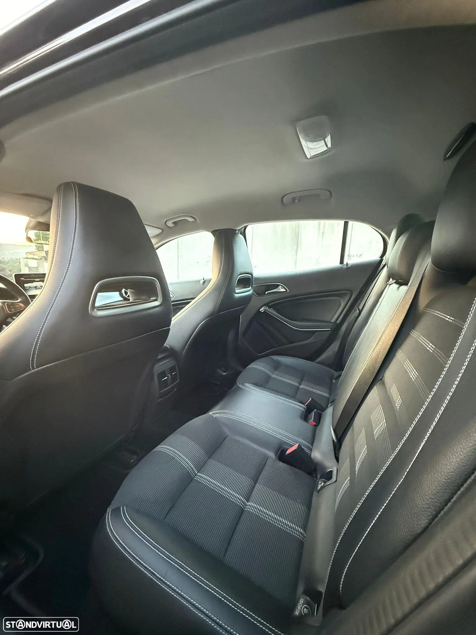 Mercedes-Benz GLA 180 d Aut. - 11