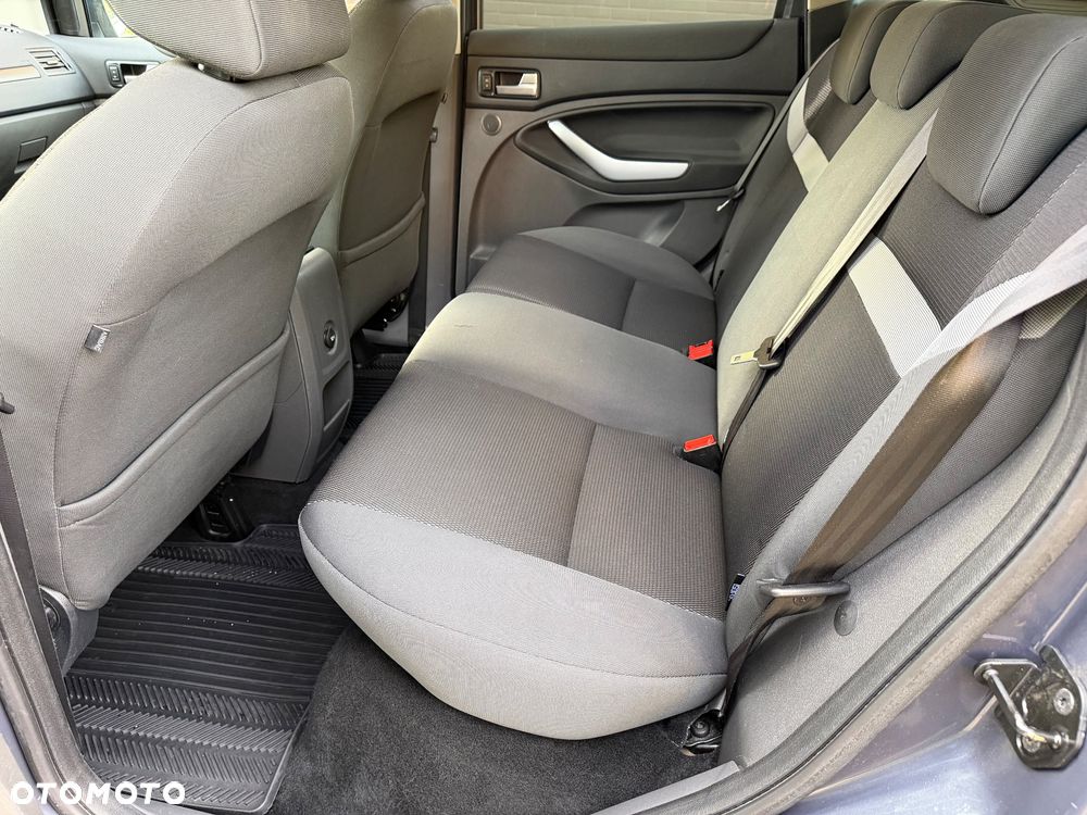 Ford Kuga 2.0 TDCi 2x4 Titanium - 32