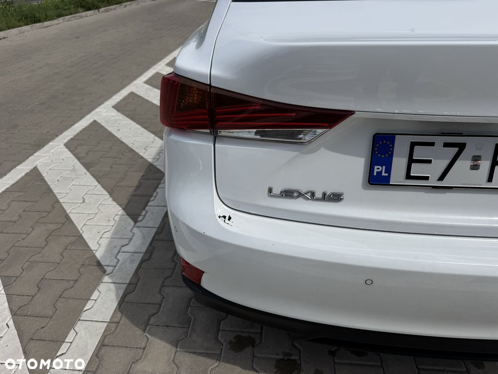 Lexus IS 200t / 300 F Sport - 14