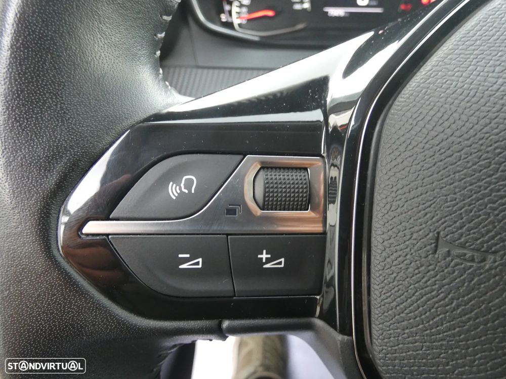 Peugeot 2008 1.2 PureTech Allure Pack - 21