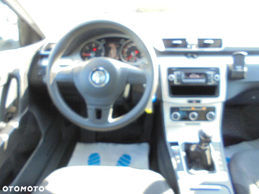 Volkswagen Passat 2.0 TDI Comfortline - 12