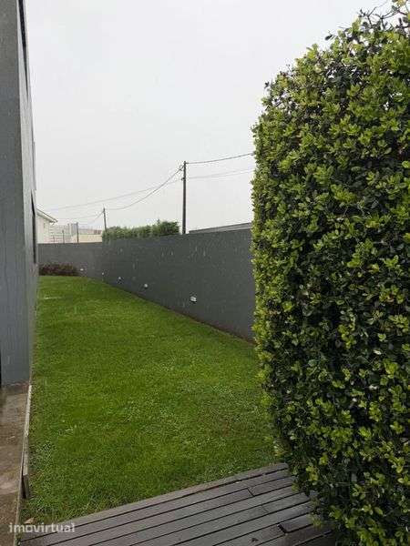 Moradia de Luxo com Piscina e Vista Mar – 100m da Praia de Miramar - Grande imagem: 3/9