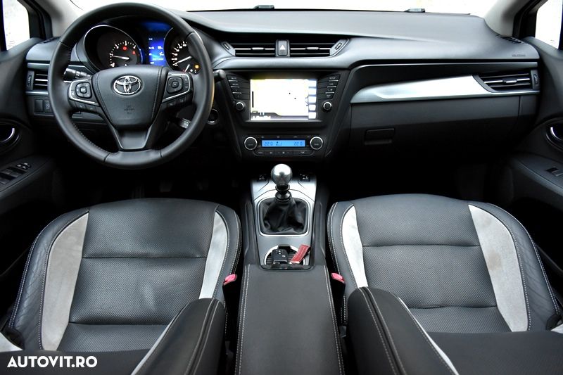 Toyota Avensis 2.0 D-4D Elegance - 4