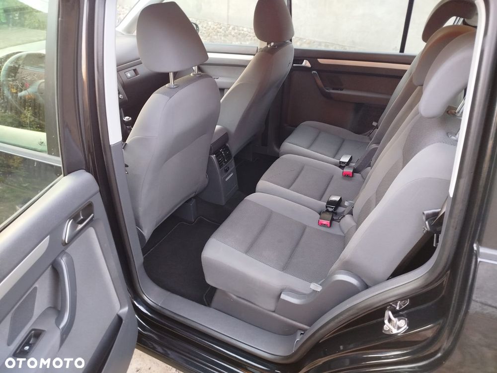 Volkswagen Touran - 18