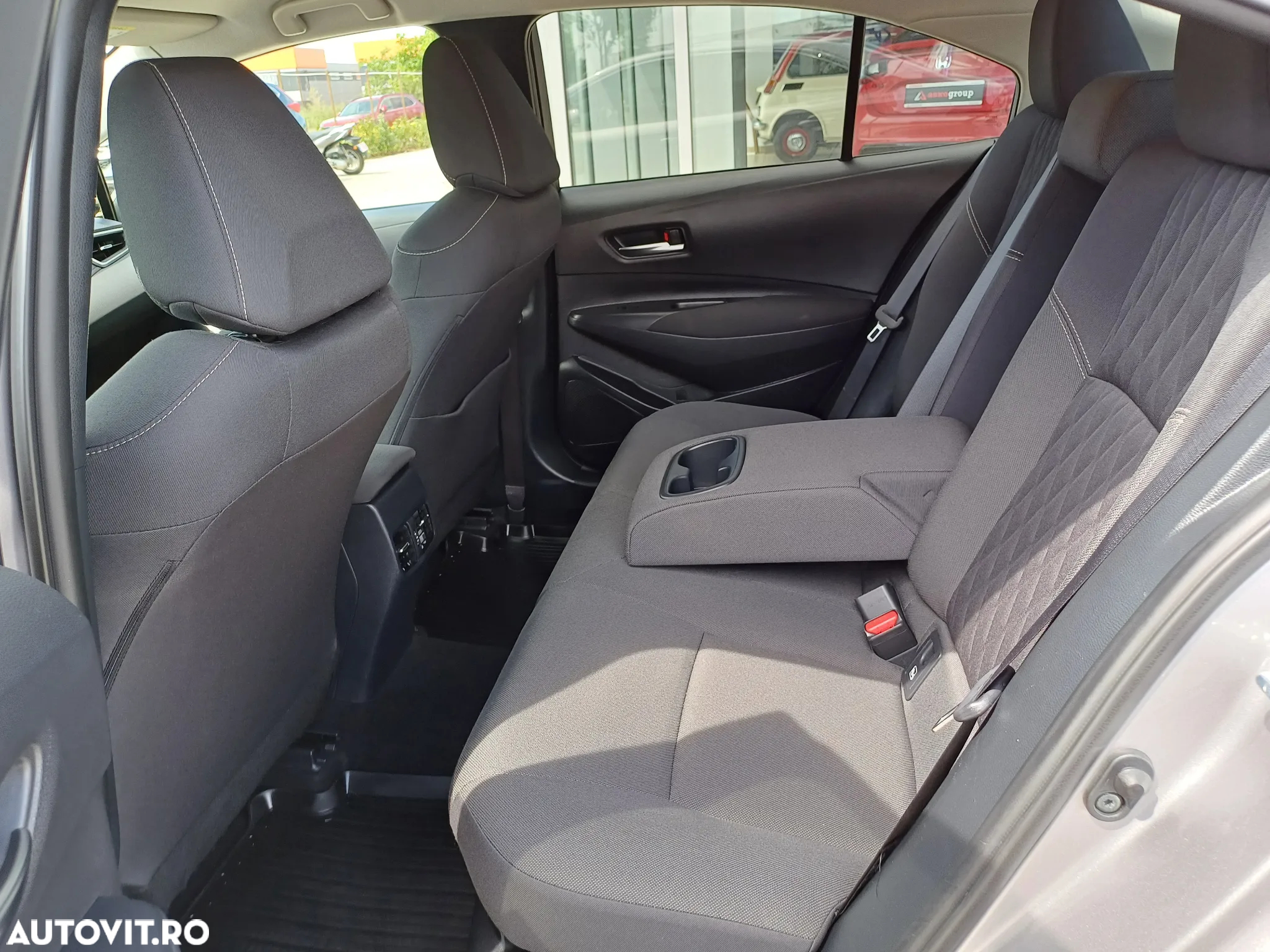 Toyota Corolla 1.8 HSD Dynamic - 10
