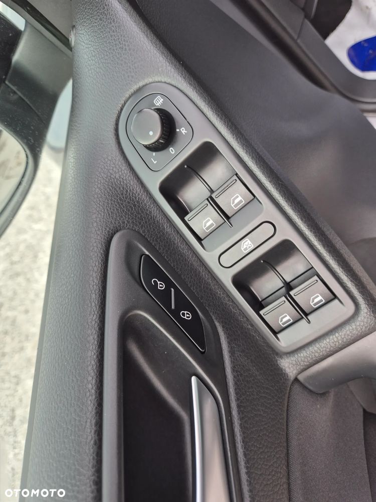 Volkswagen Golf 2.0 TDI DPF DSG MATCH - 32