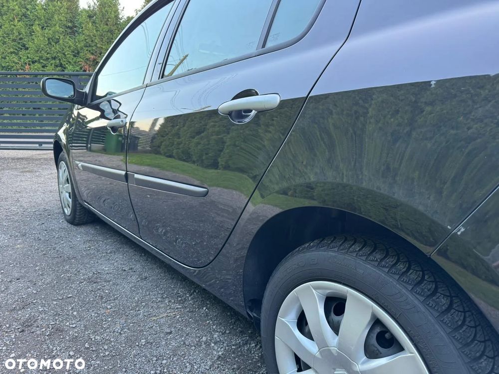 Renault Clio 1.2 16V 75 Collection - 12