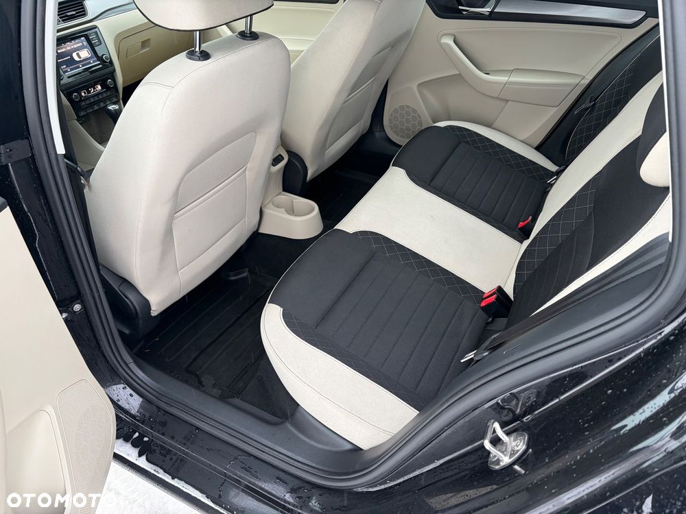 Skoda RAPID 1.0 TSI Style DSG - 18