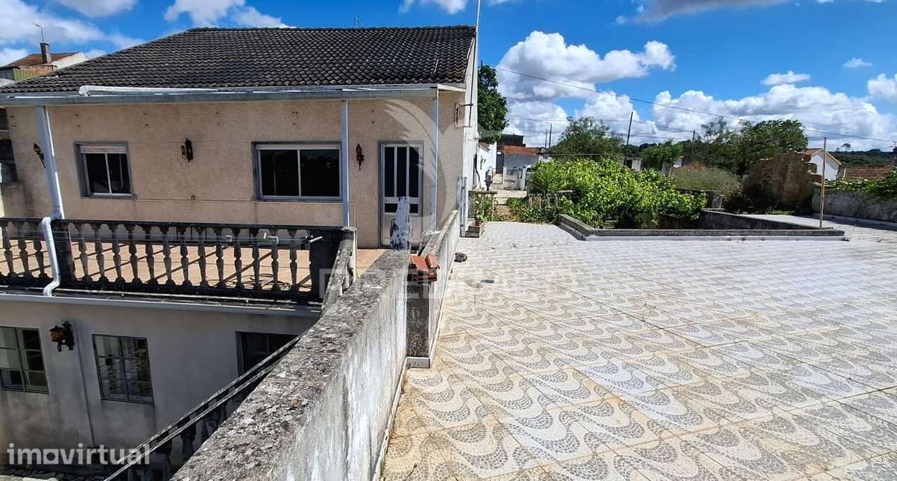 Moradia T2+1,Garagem,Anexos,Arneiro das Milhariças, Santarém - Grande imagem: 2/36