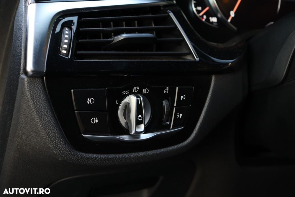 BMW Seria 5 520d xDrive AT - 24