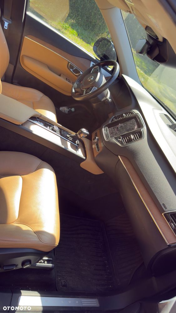 Volvo XC 90 D5 AWD Momentum - 3