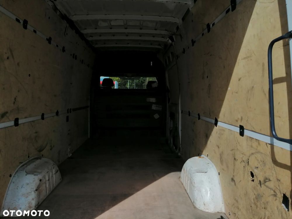 Mercedes-Benz Sprinter - 14