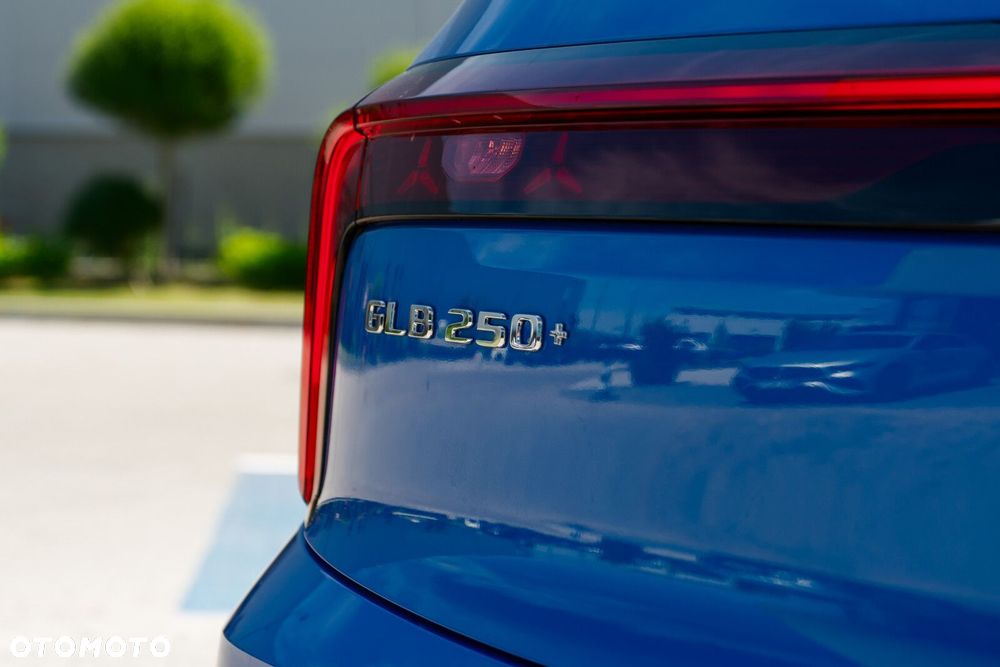 Mercedes-Benz GLB - 11