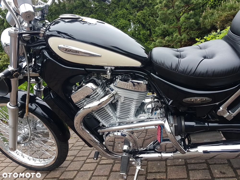 Suzuki Intruder - 8