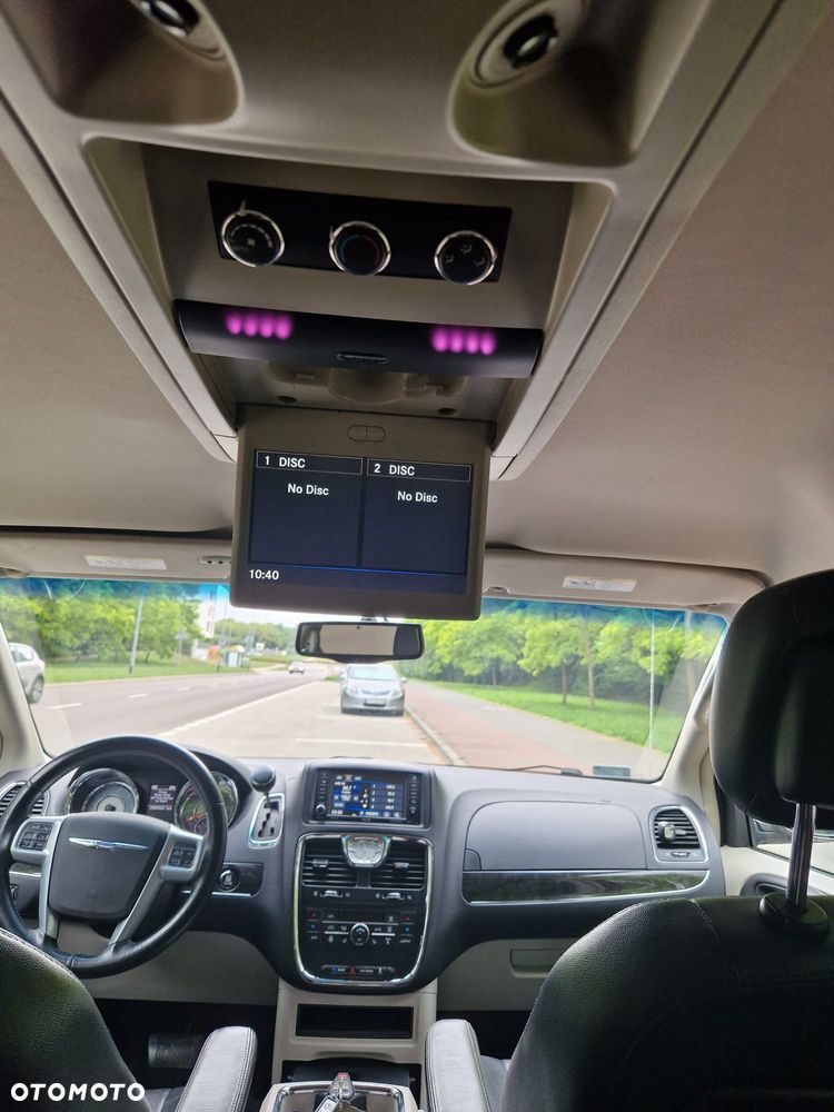 Chrysler Town & Country 3.6 Touring - 33