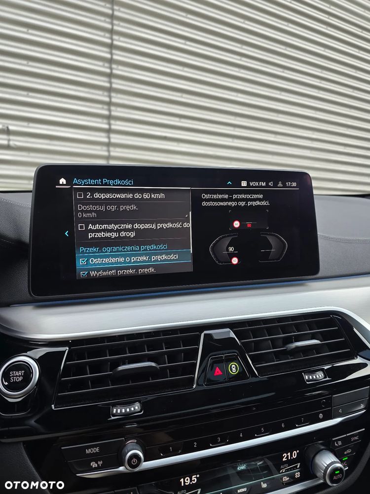 BMW Seria 5 530e Luxury Line sport - 29