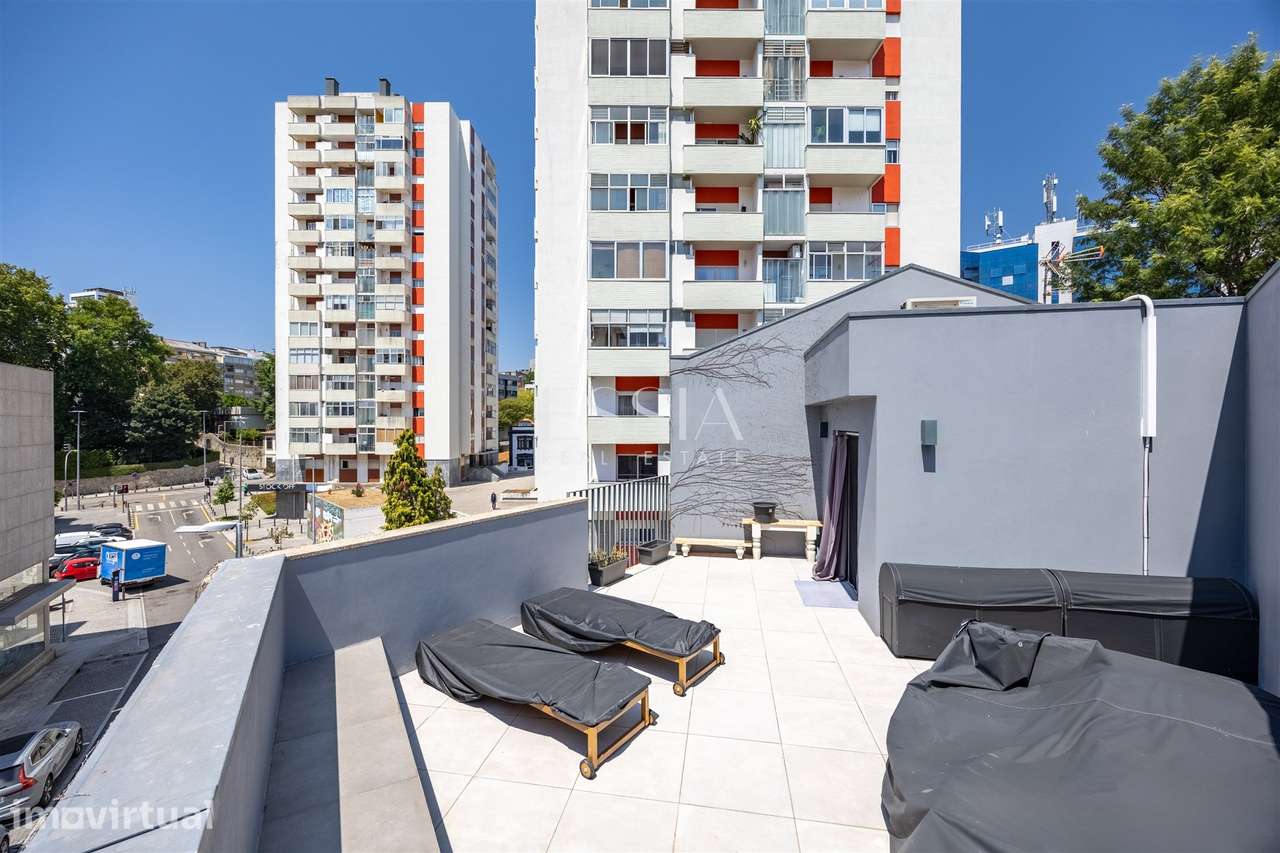T2 Duplex I Apartamento com Terraço I Perto do Palácio de Cristal - Grande imagem: 2/26