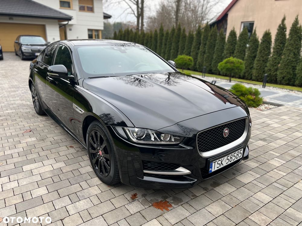 Jaguar XE 2.0 D R-Sport - 8