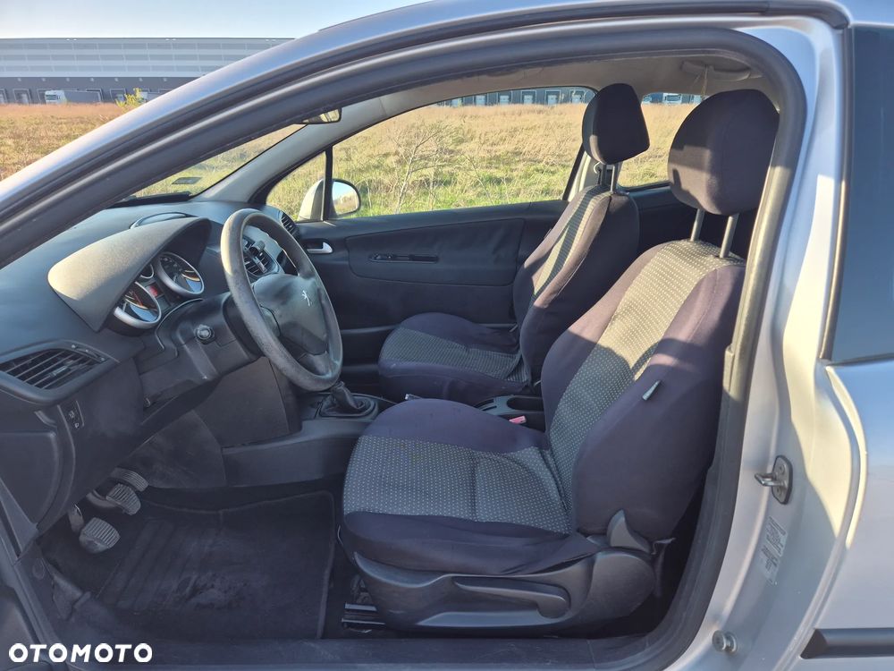 Peugeot 207 1.4 HDi Presence - 11