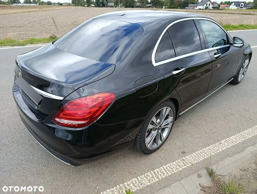 Mercedes-Benz Klasa C 300 9G-TRONIC - 8
