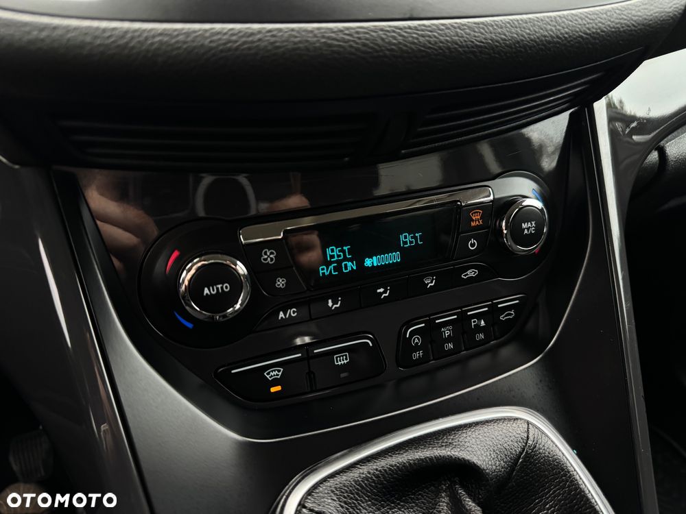 Ford Kuga 2.0 TDCi 4x4 Titanium - 28