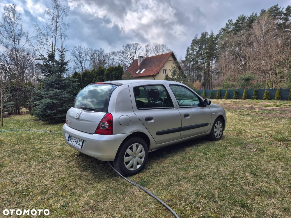 Renault Clio 1.2 16V Authentique - 8