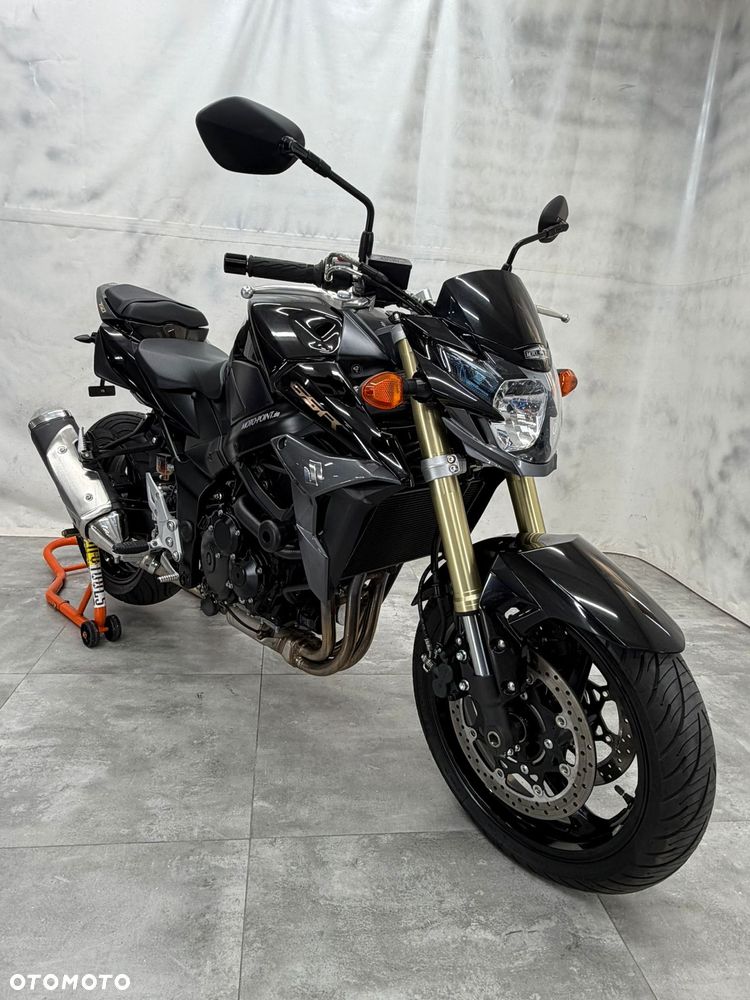 Suzuki GSR - 2