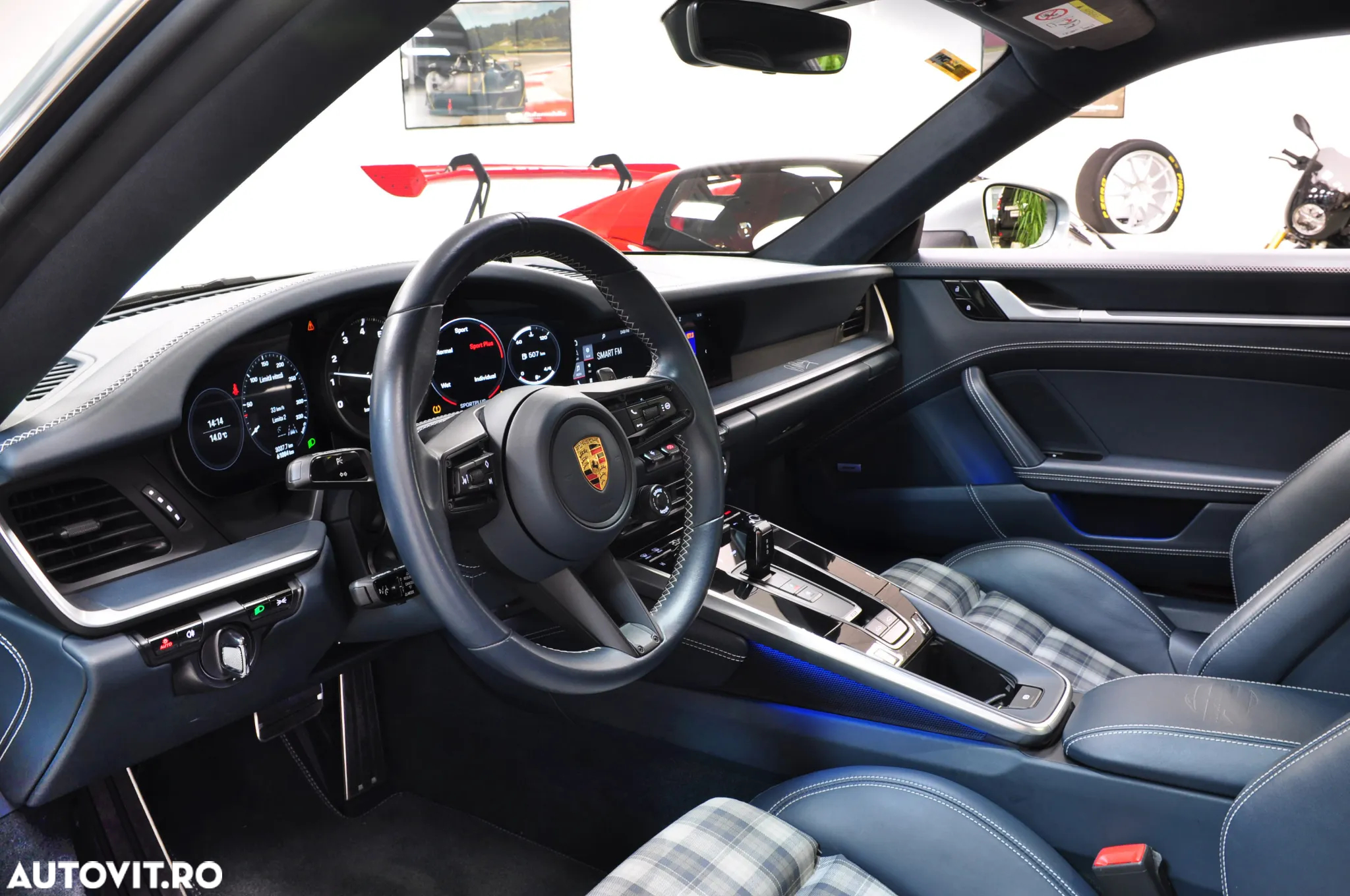 Porsche 911 Carrera 4S - 18